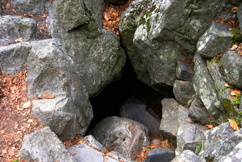 Cave-of-Saint-John-of-Rila-Peshterata-na-sv-Ioan-Rilski
