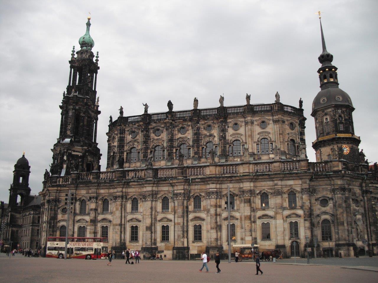 Kathedrale_Hofkirche-Dresden-Holy-Trinity