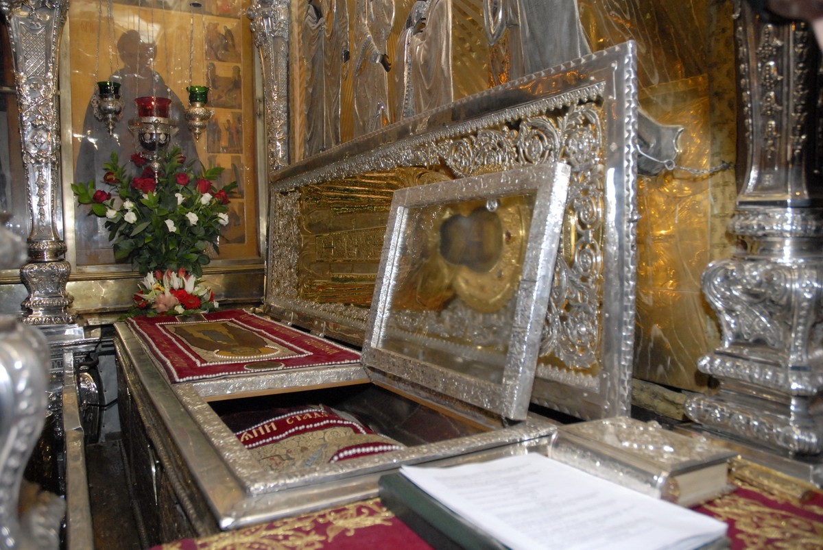 Saint-Sergij-Radonezhki-holy-relics-opened-relics-raque