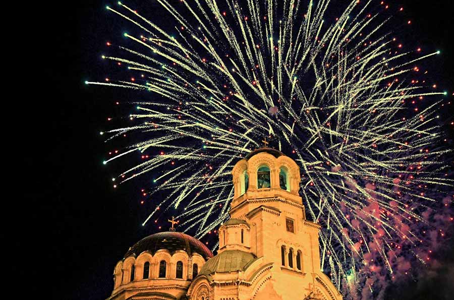 Saint_Alexander-Nevsky-Sofia-Bulgaria-Main-Cathedral-Church-fireworks