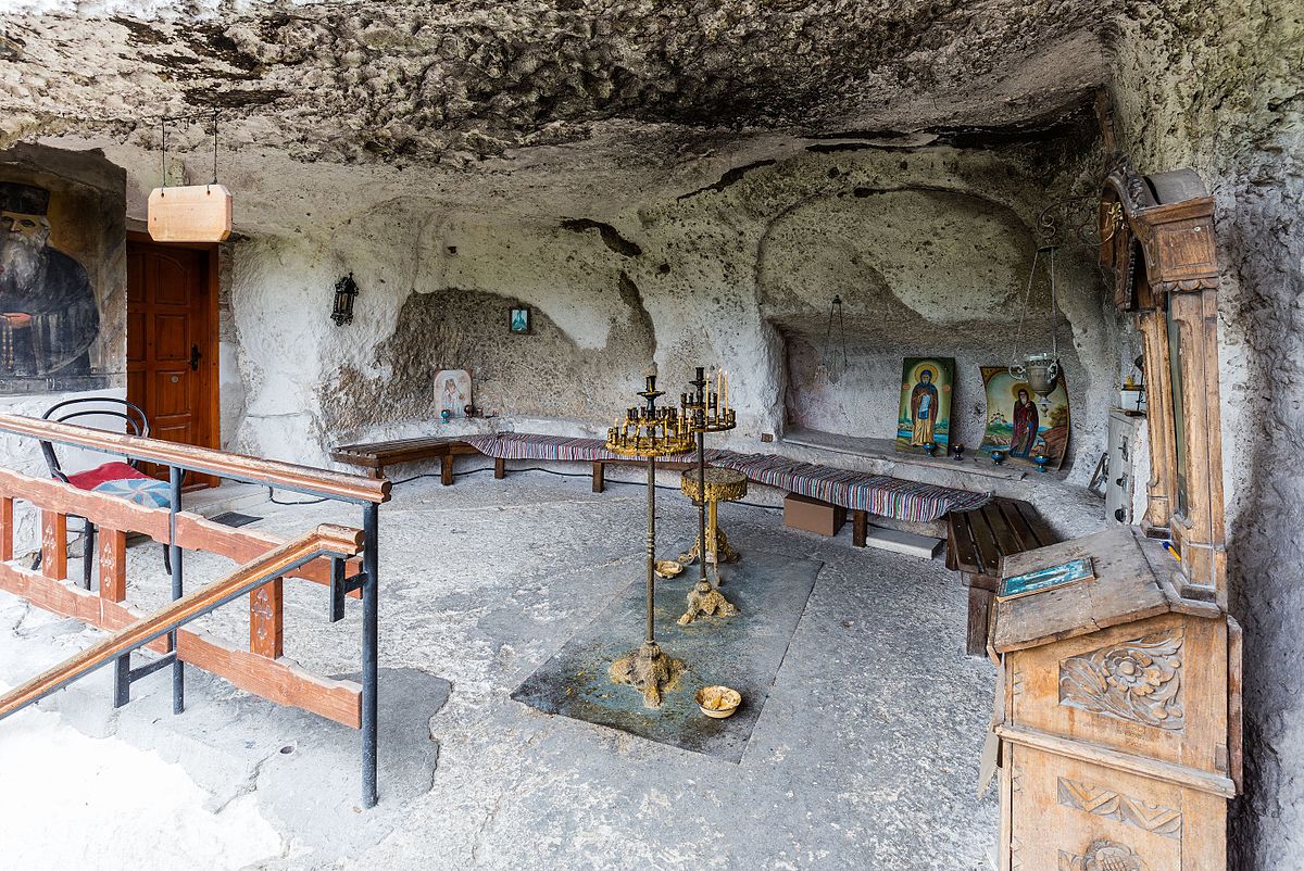 Sveti_Dimitrii-Basarbovski-rock-monastery-Bulgaria-church