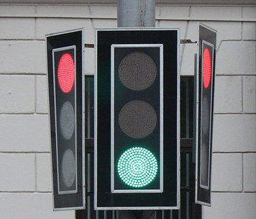 Minsk unusually thin Traffic Lights picture / Unique Traffic Lights
